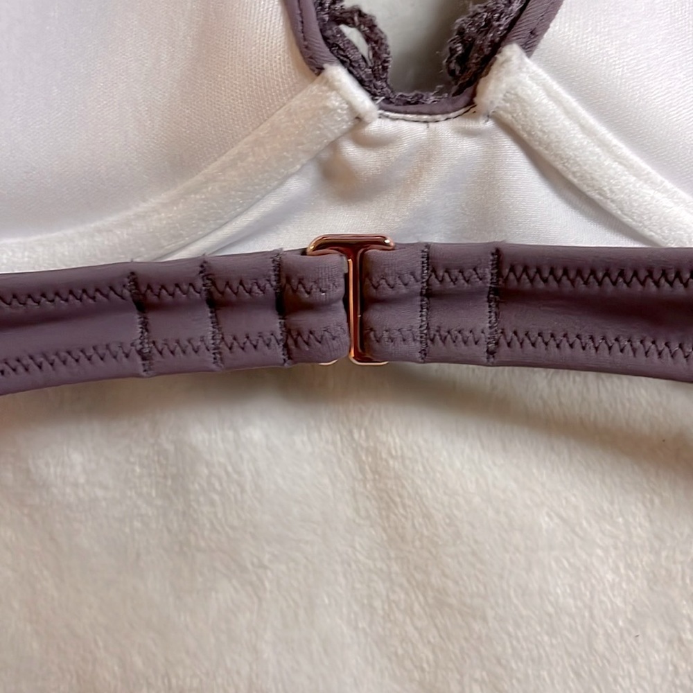 Shade & Shore Crochet Plum Bikini Halter Top Size 34C - Picture 4 of 7